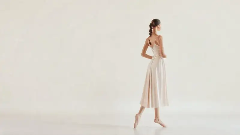 Vestimenta de baile elegante y minimalista