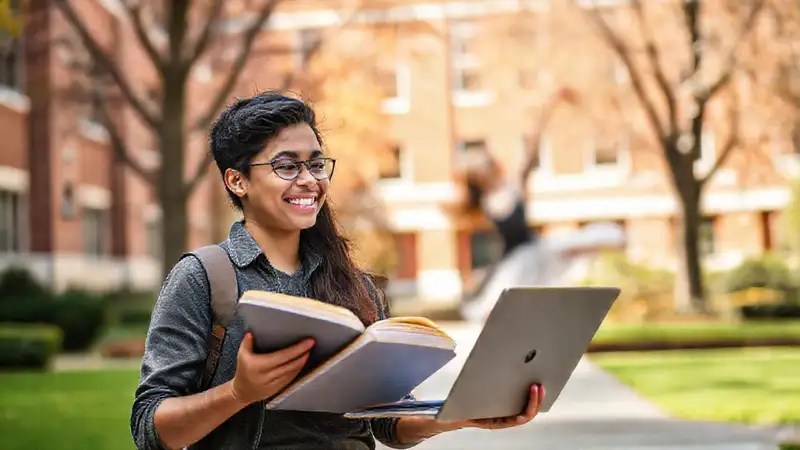 Estudiante baila y estudia en ambiente vibrante