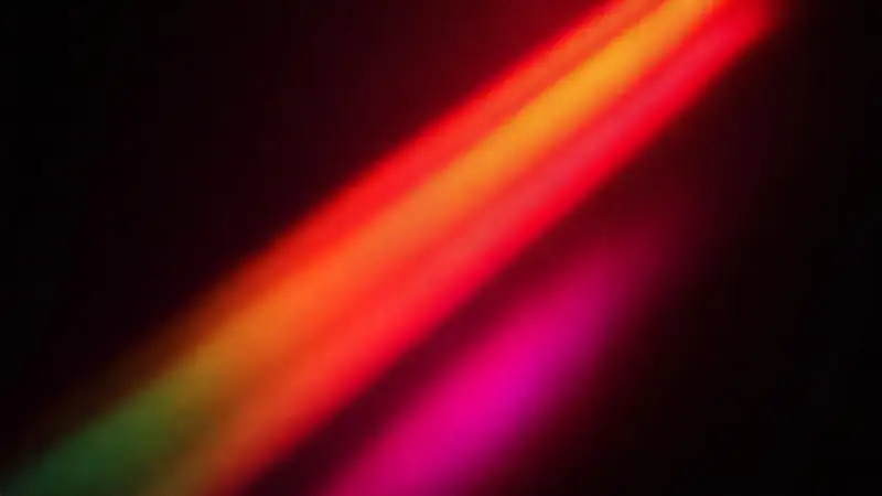 Paleta vibrante con luces y sombras dramáticas